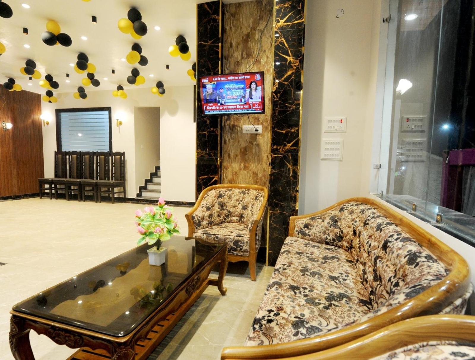 Golden Inn Prayagraj Bagian luar foto