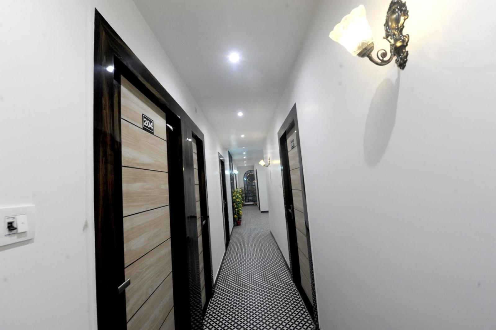 Golden Inn Prayagraj Bagian luar foto