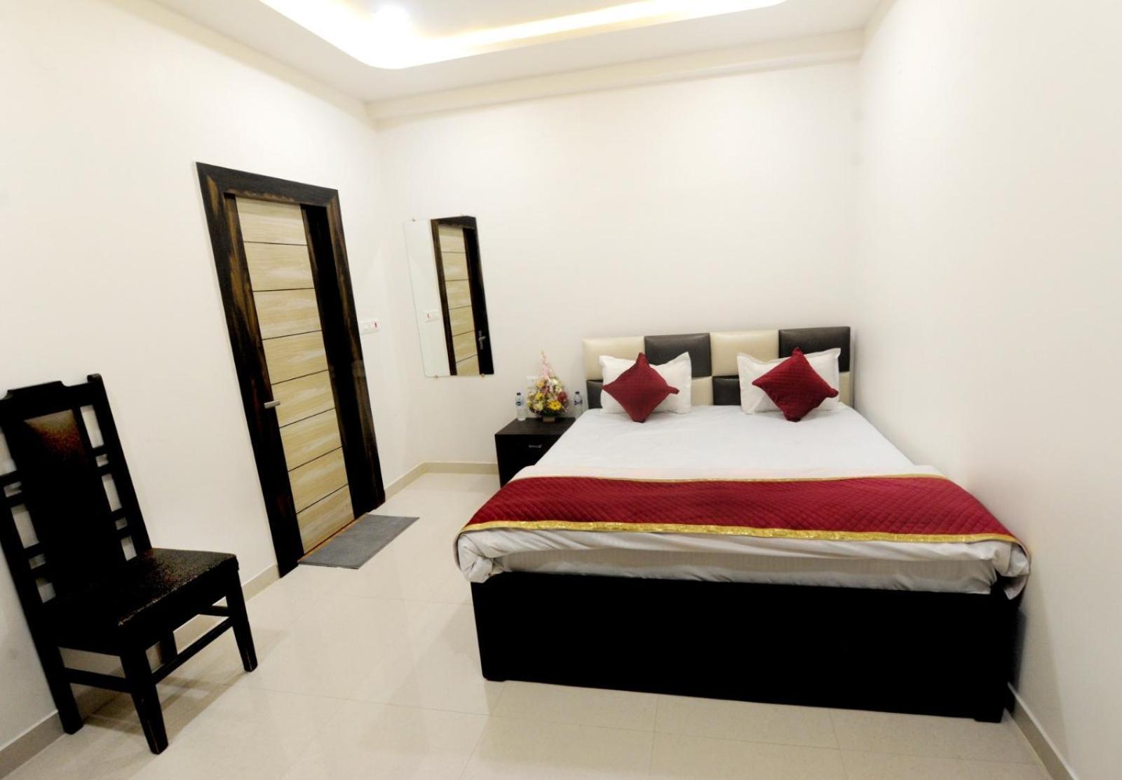 Golden Inn Prayagraj Bagian luar foto
