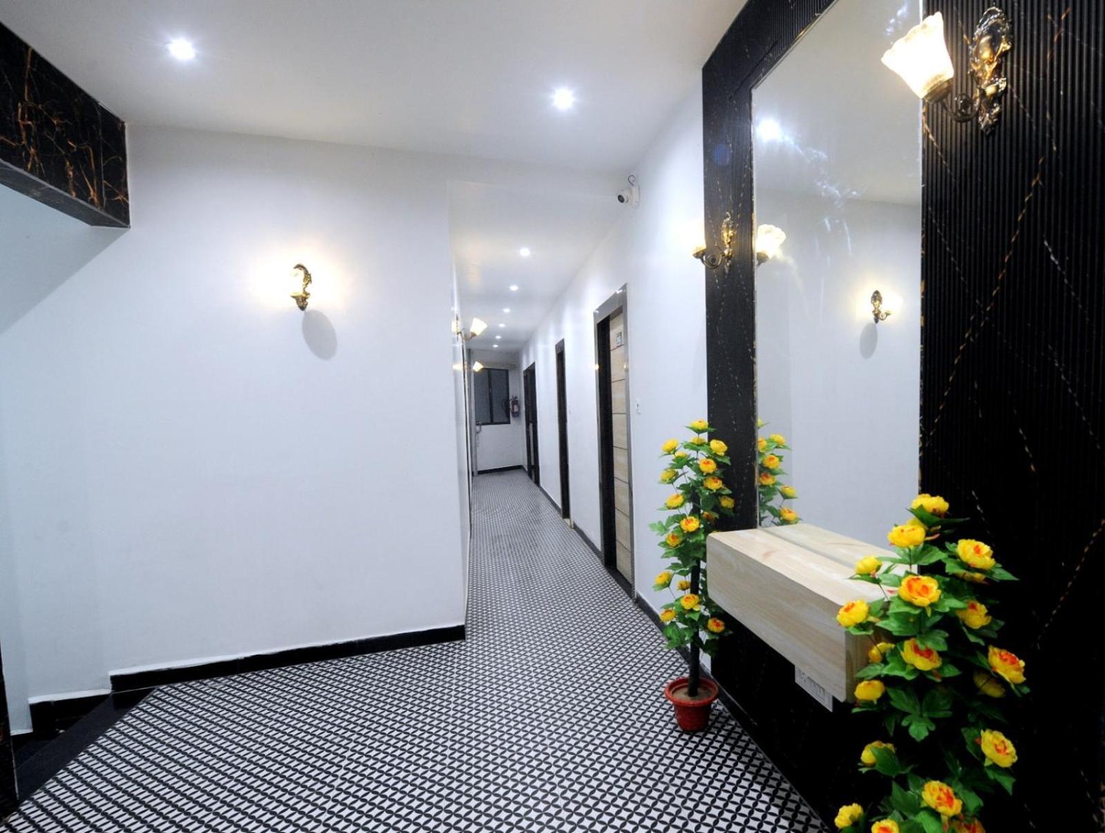Golden Inn Prayagraj Bagian luar foto