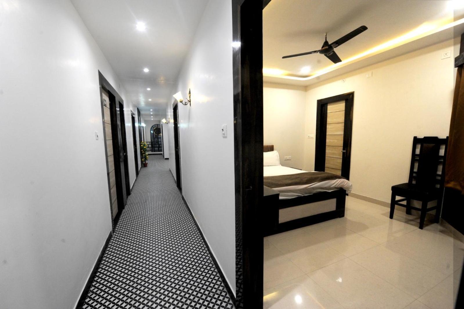 Golden Inn Prayagraj Bagian luar foto