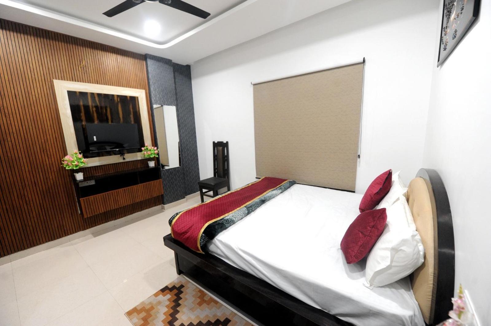 Golden Inn Prayagraj Bagian luar foto