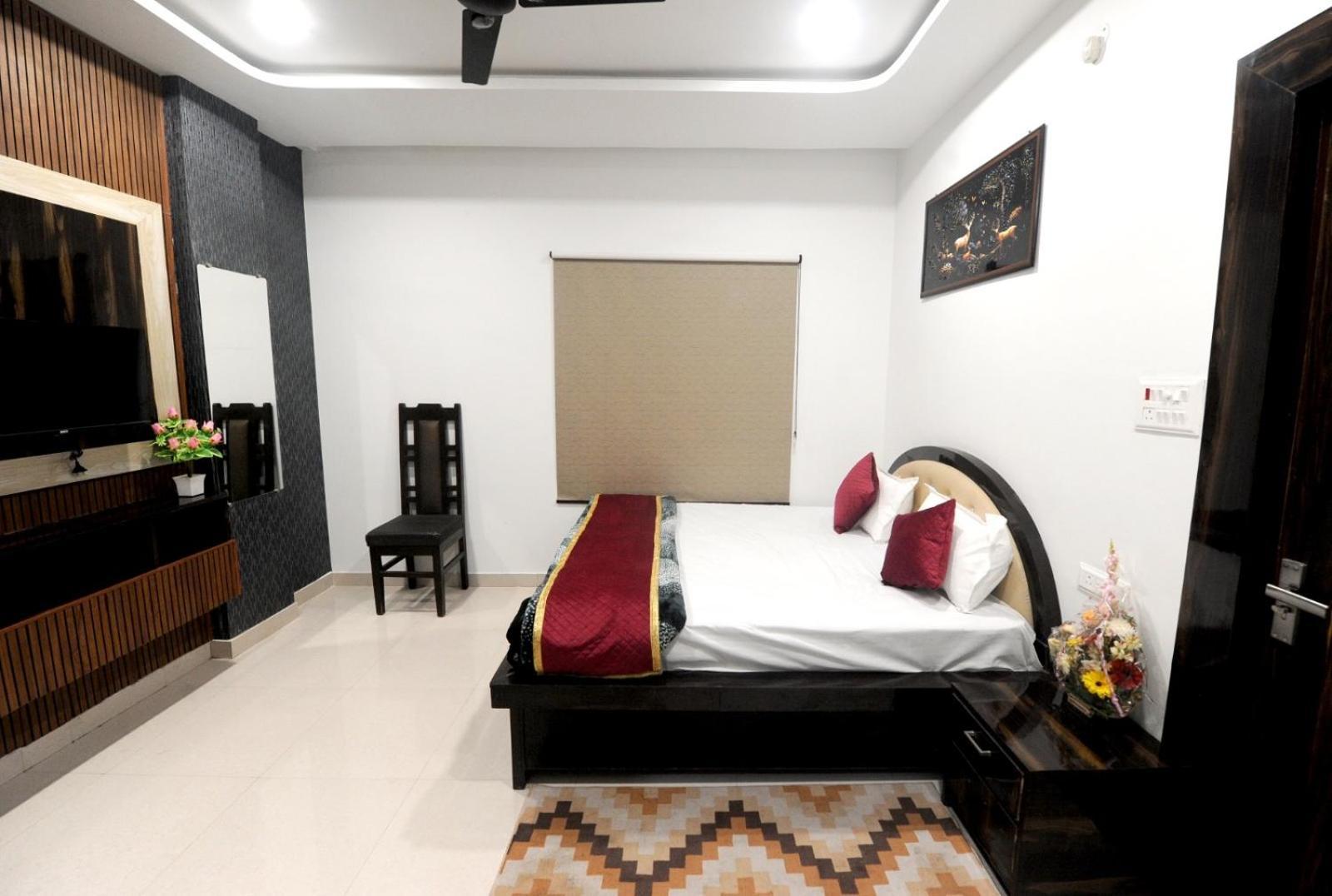 Golden Inn Prayagraj Bagian luar foto